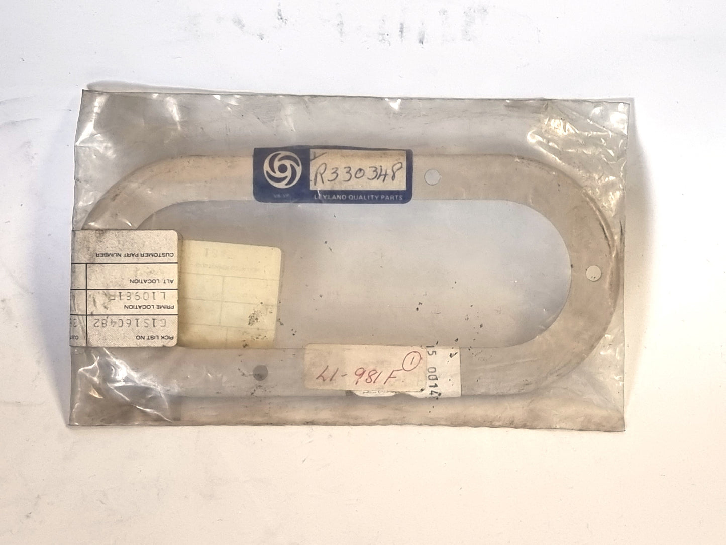 NOS Retainer for handbrake gaiter on 88 & 109 Series Land Rover 330348